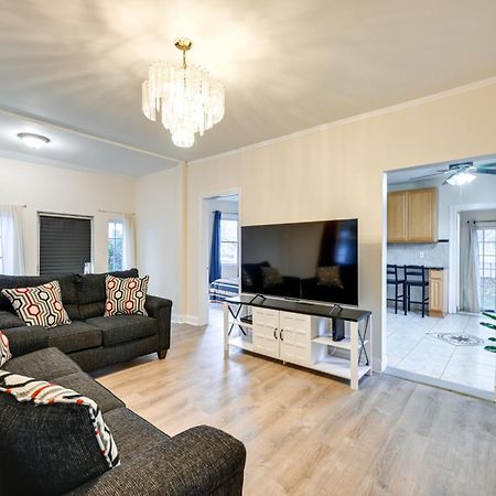 Charming Long Island Home With Fenced Yard! フリーポート エクステリア 写真