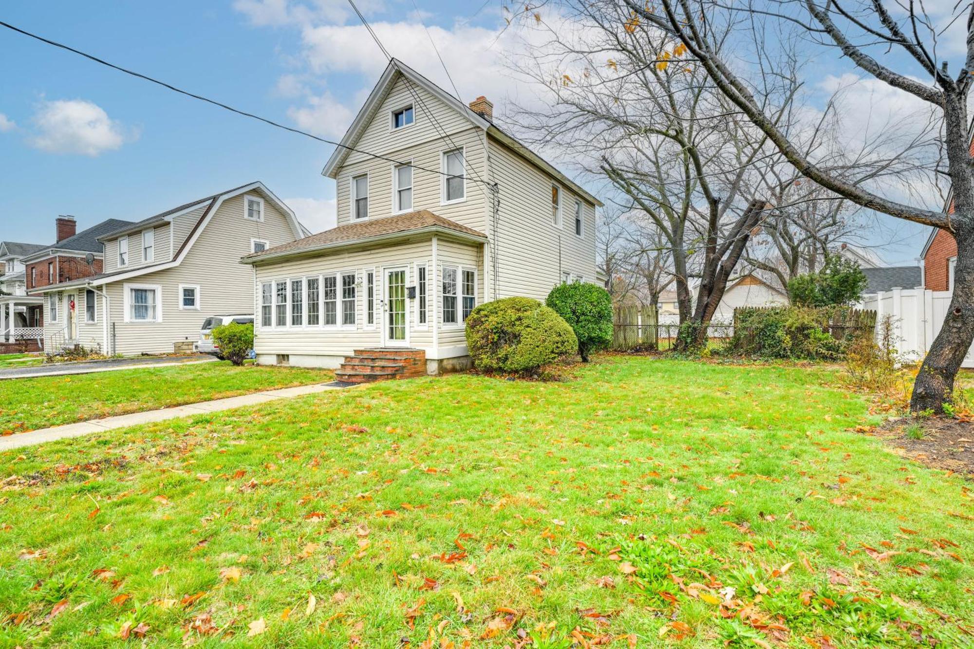 Charming Long Island Home With Fenced Yard! フリーポート エクステリア 写真