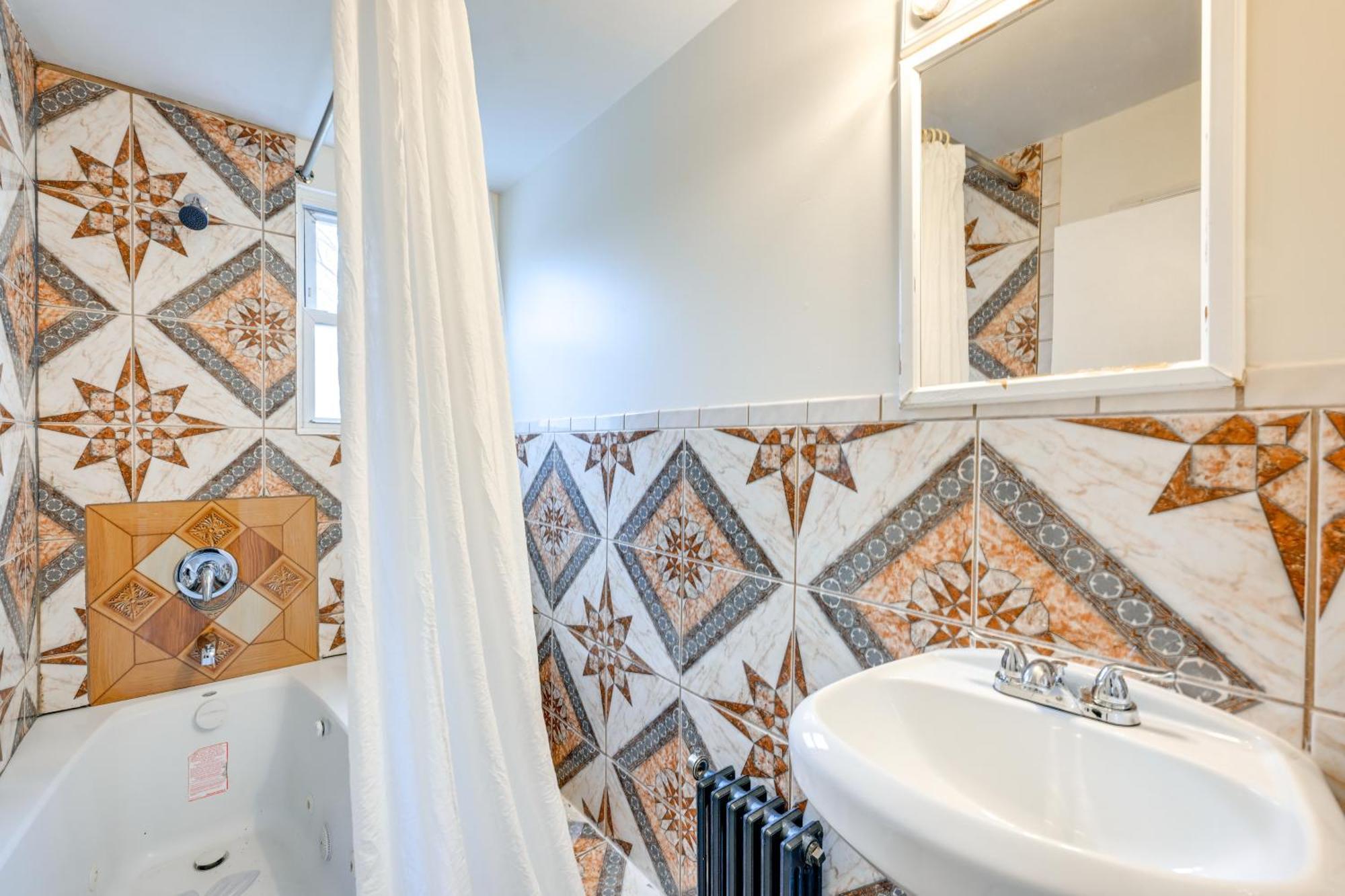 Charming Long Island Home With Fenced Yard! フリーポート エクステリア 写真