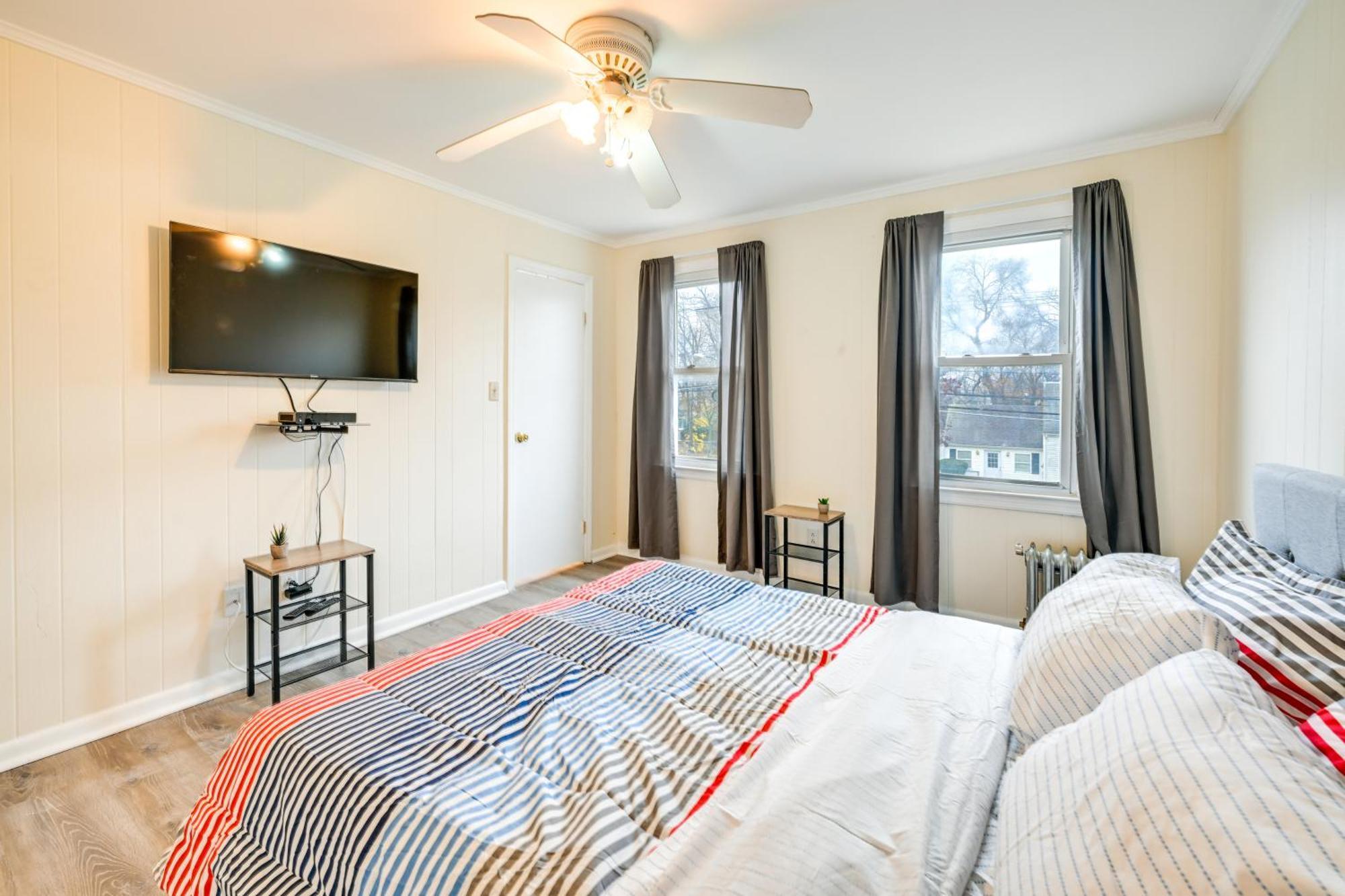 Charming Long Island Home With Fenced Yard! フリーポート エクステリア 写真