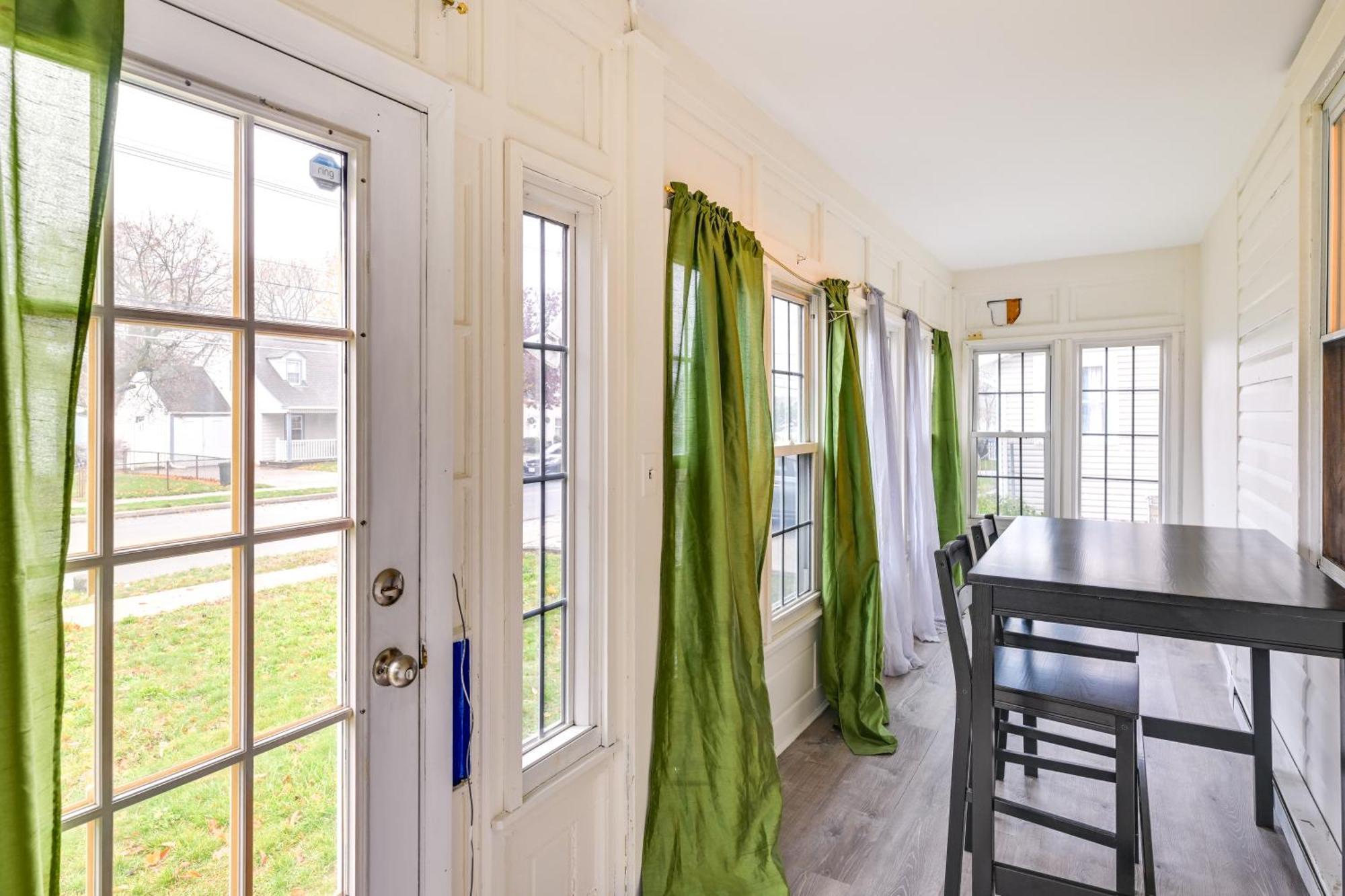 Charming Long Island Home With Fenced Yard! フリーポート エクステリア 写真