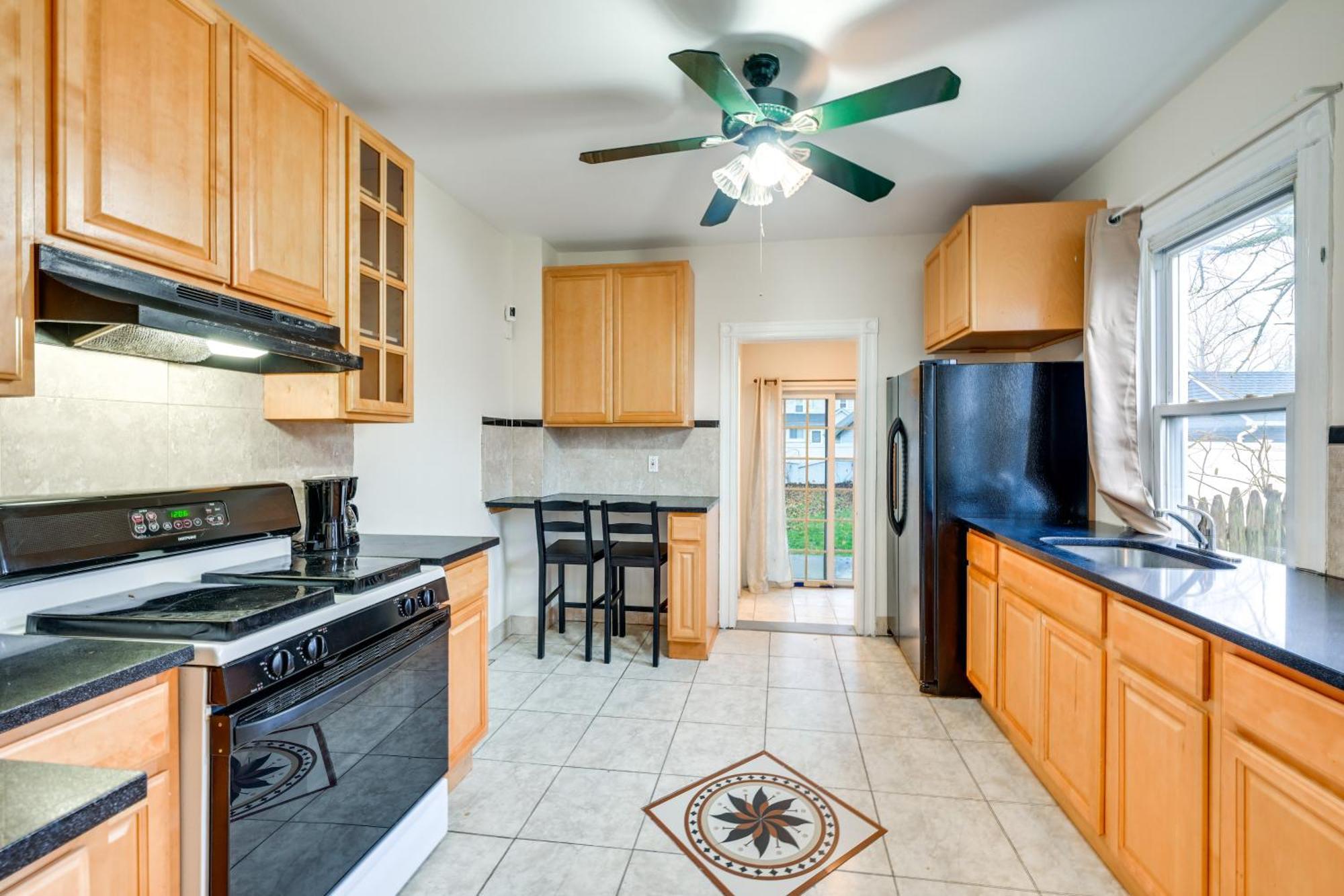 Charming Long Island Home With Fenced Yard! フリーポート エクステリア 写真